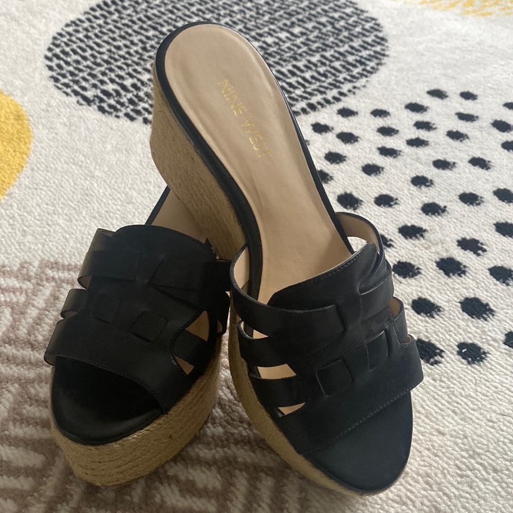 Nine West Flatform sandals. Brand new. Never worn. Sz 6.5M